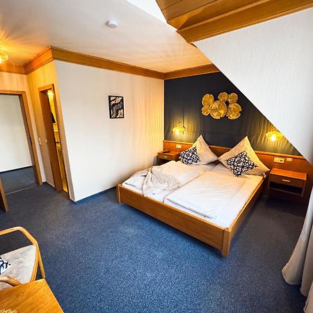 Hotel Guelser Weinstube Koblenz  Bagian luar foto