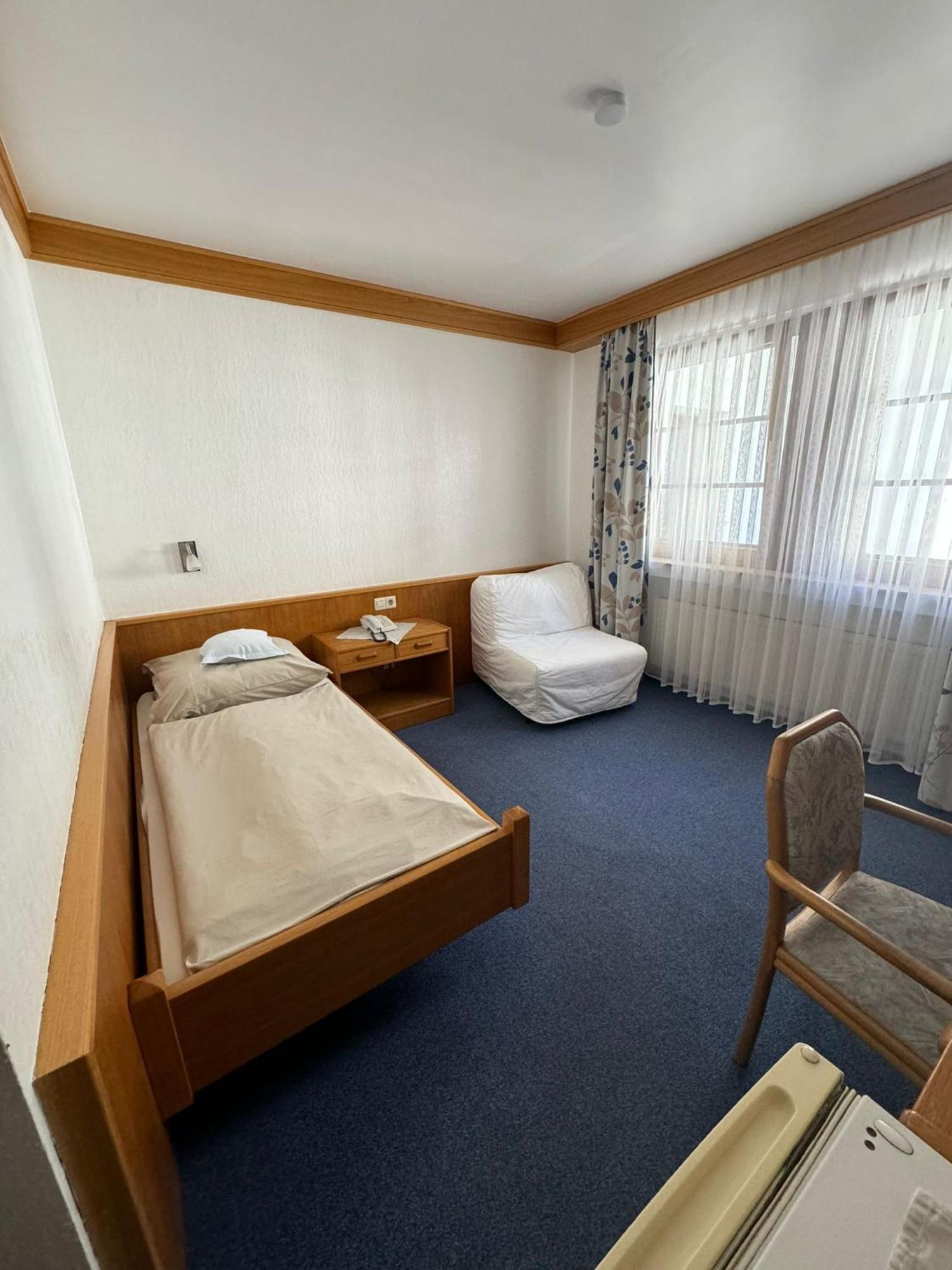 Hotel Guelser Weinstube Koblenz  Bagian luar foto
