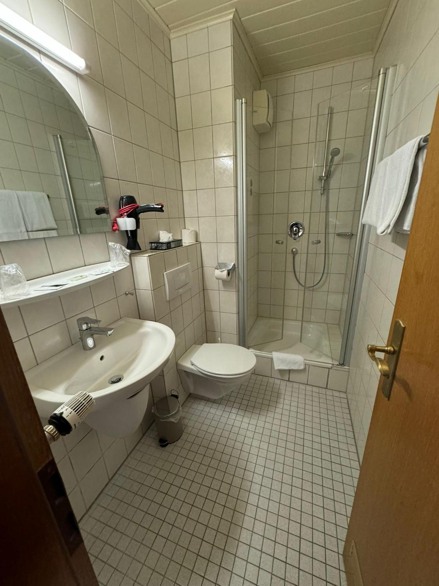 Hotel Guelser Weinstube Koblenz  Bagian luar foto