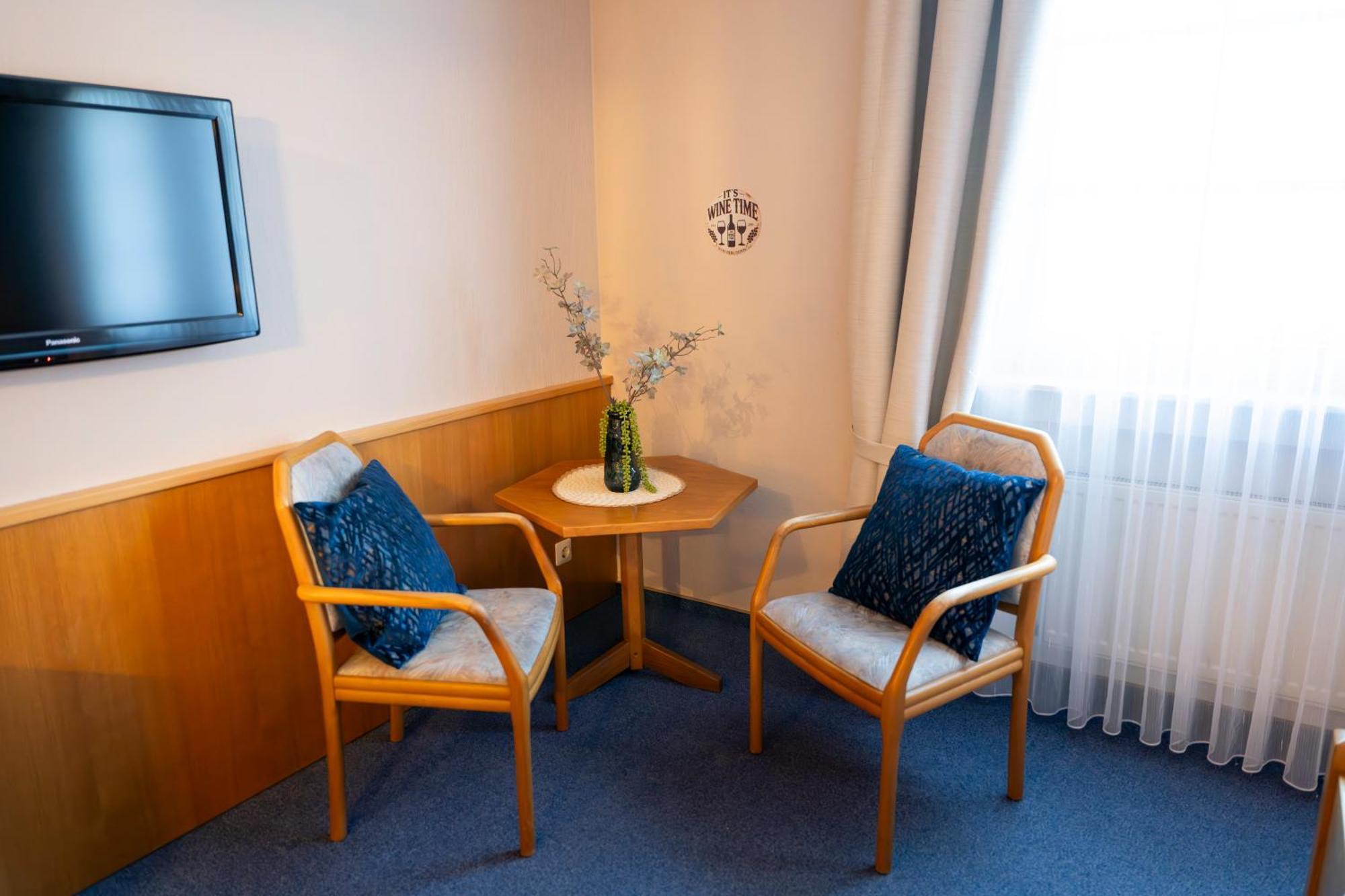 Hotel Guelser Weinstube Koblenz  Bagian luar foto