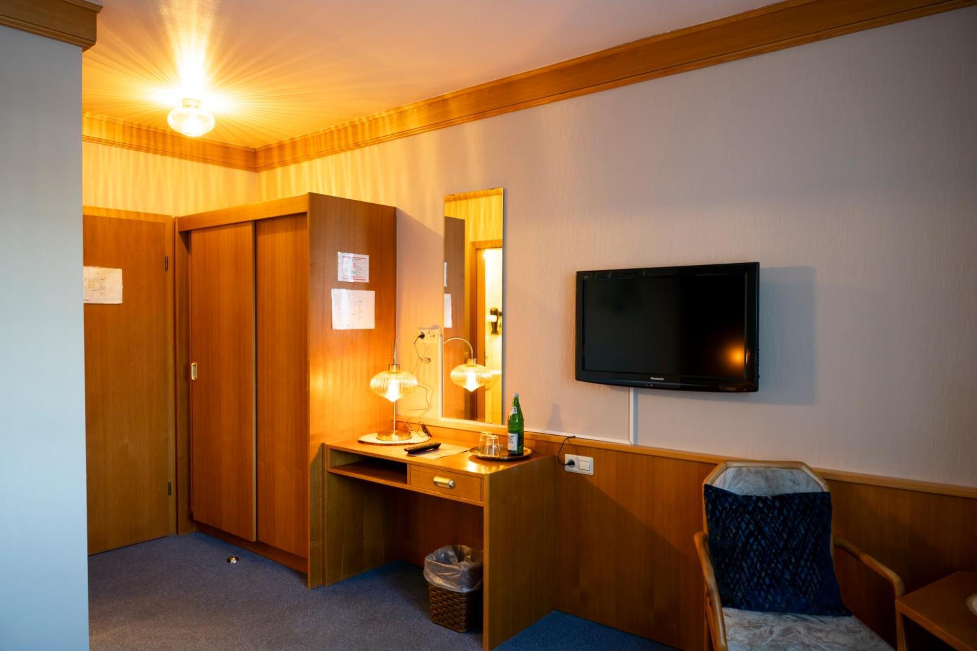Hotel Guelser Weinstube Koblenz  Bagian luar foto