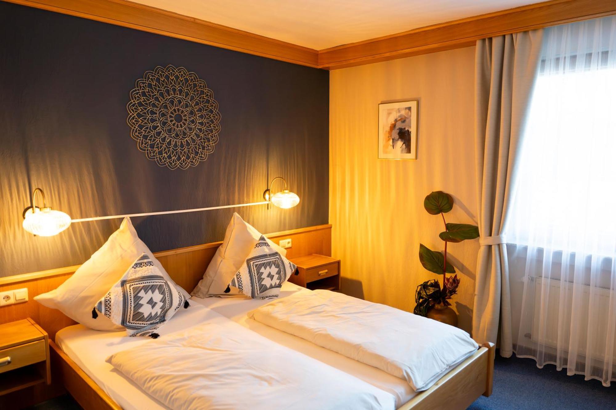 Hotel Guelser Weinstube Koblenz  Bagian luar foto