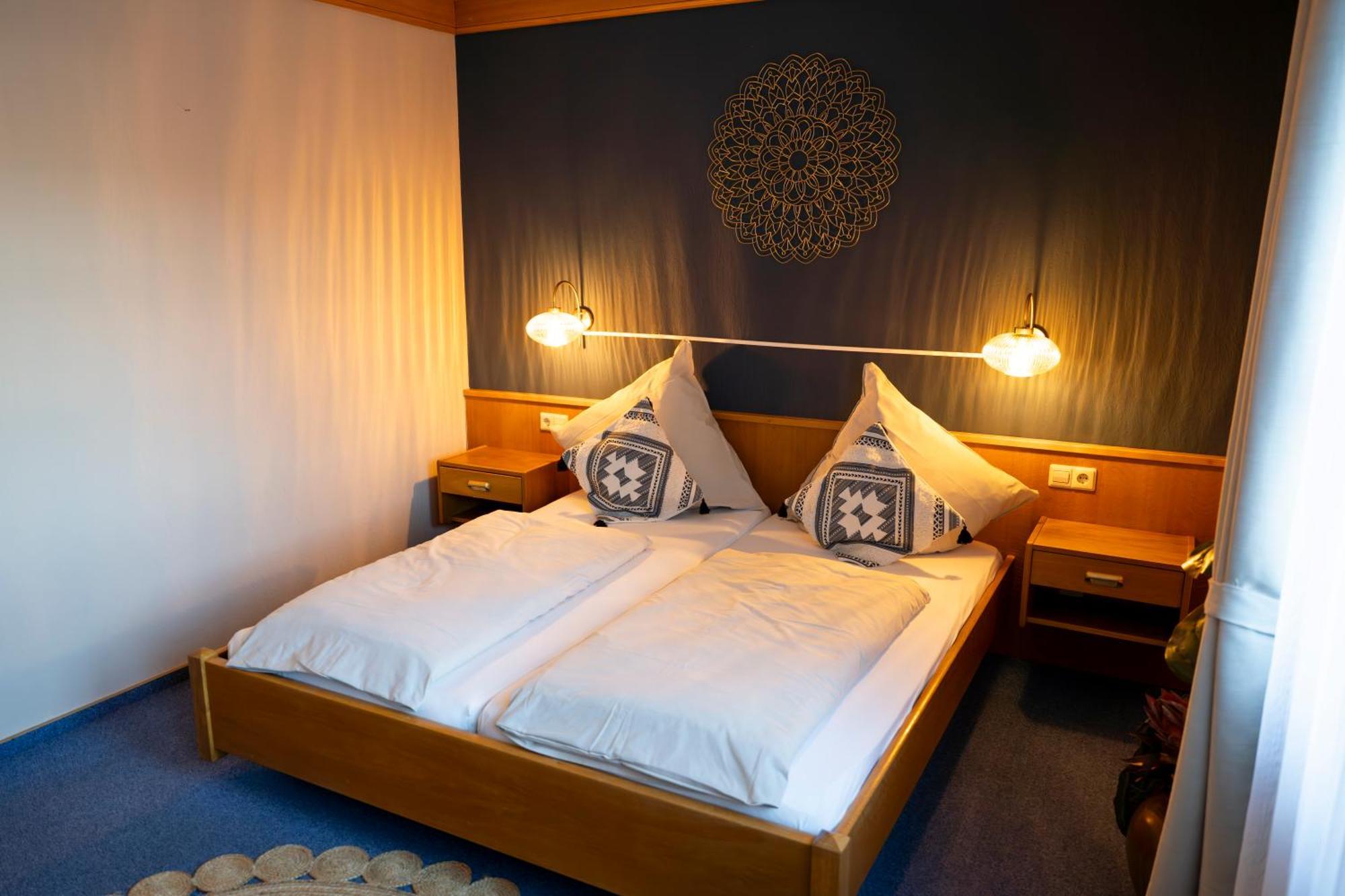 Hotel Guelser Weinstube Koblenz  Bagian luar foto