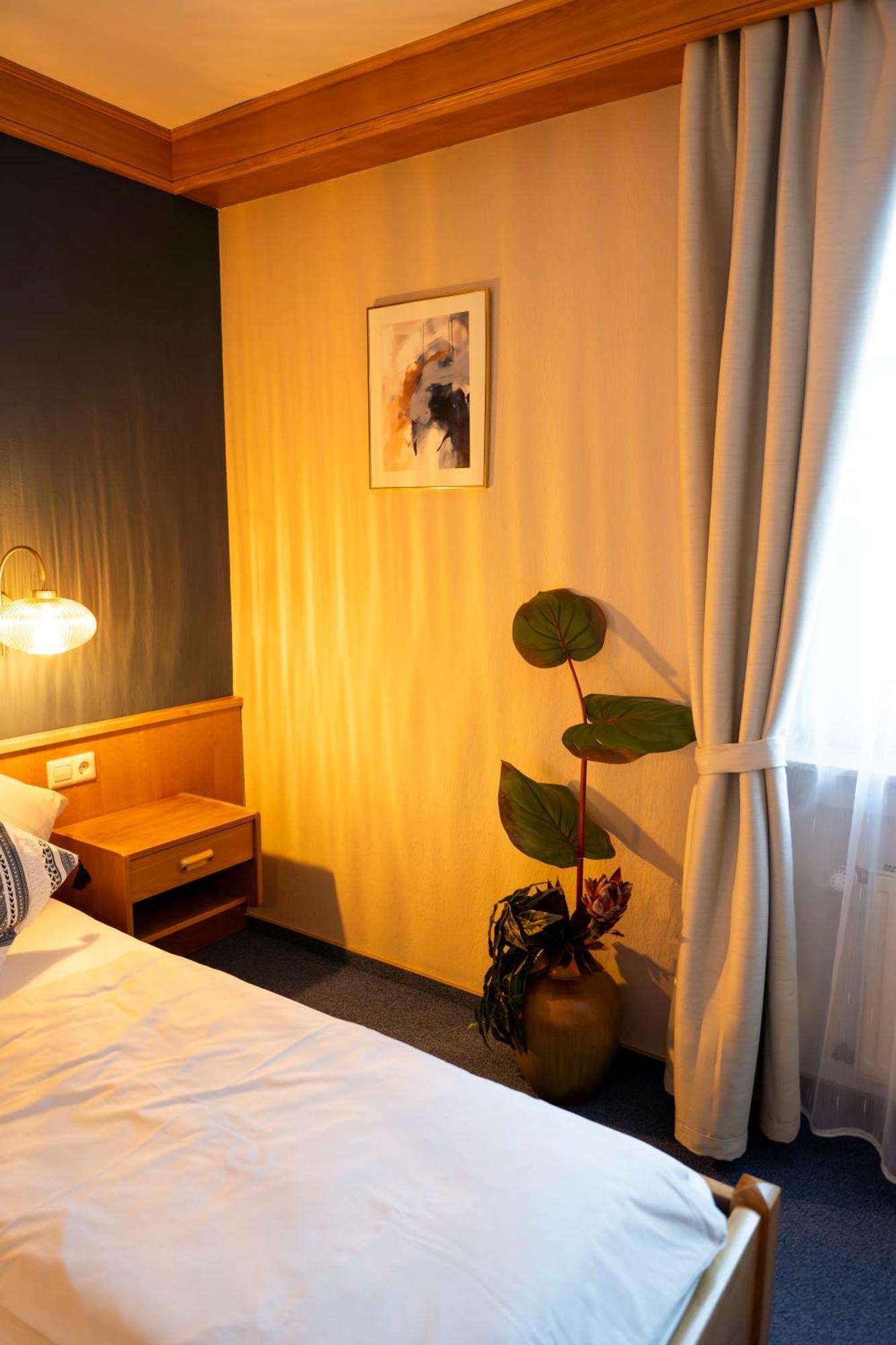 Hotel Guelser Weinstube Koblenz  Bagian luar foto