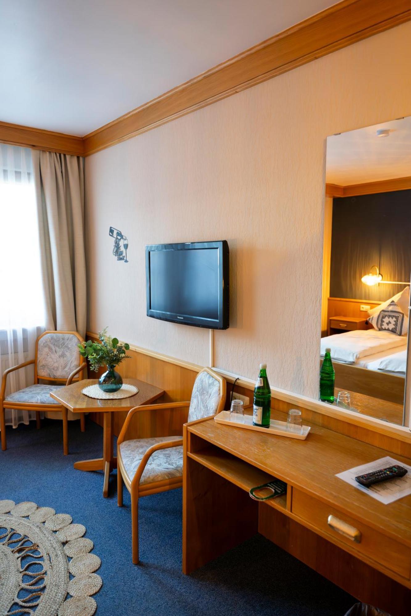 Hotel Guelser Weinstube Koblenz  Bagian luar foto