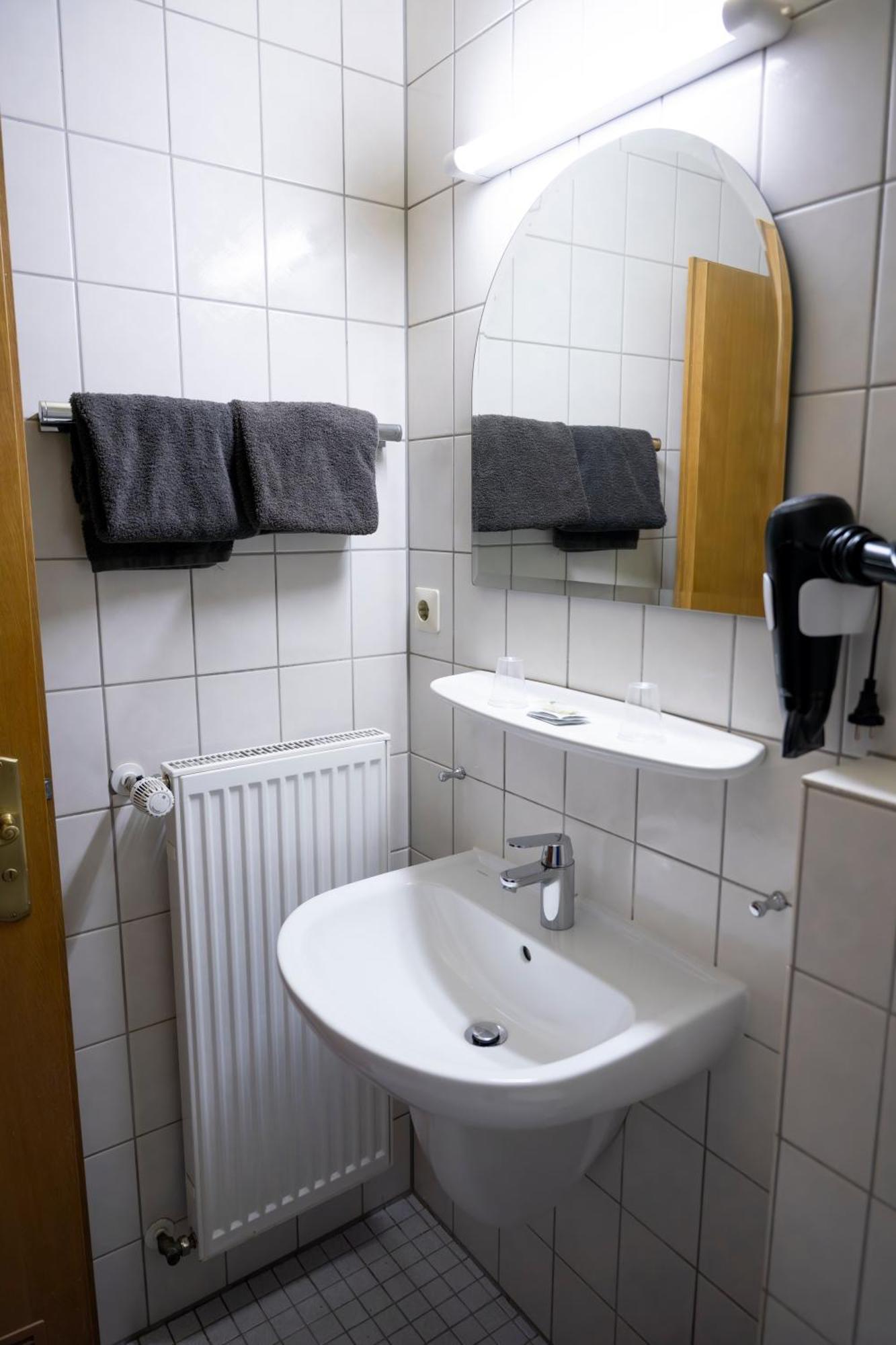 Hotel Guelser Weinstube Koblenz  Bagian luar foto
