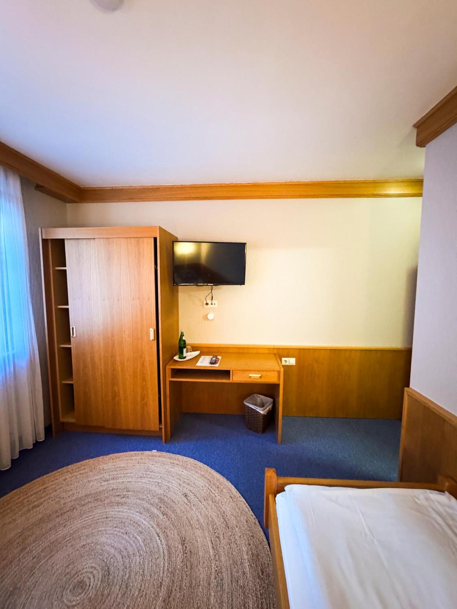 Hotel Guelser Weinstube Koblenz  Bagian luar foto