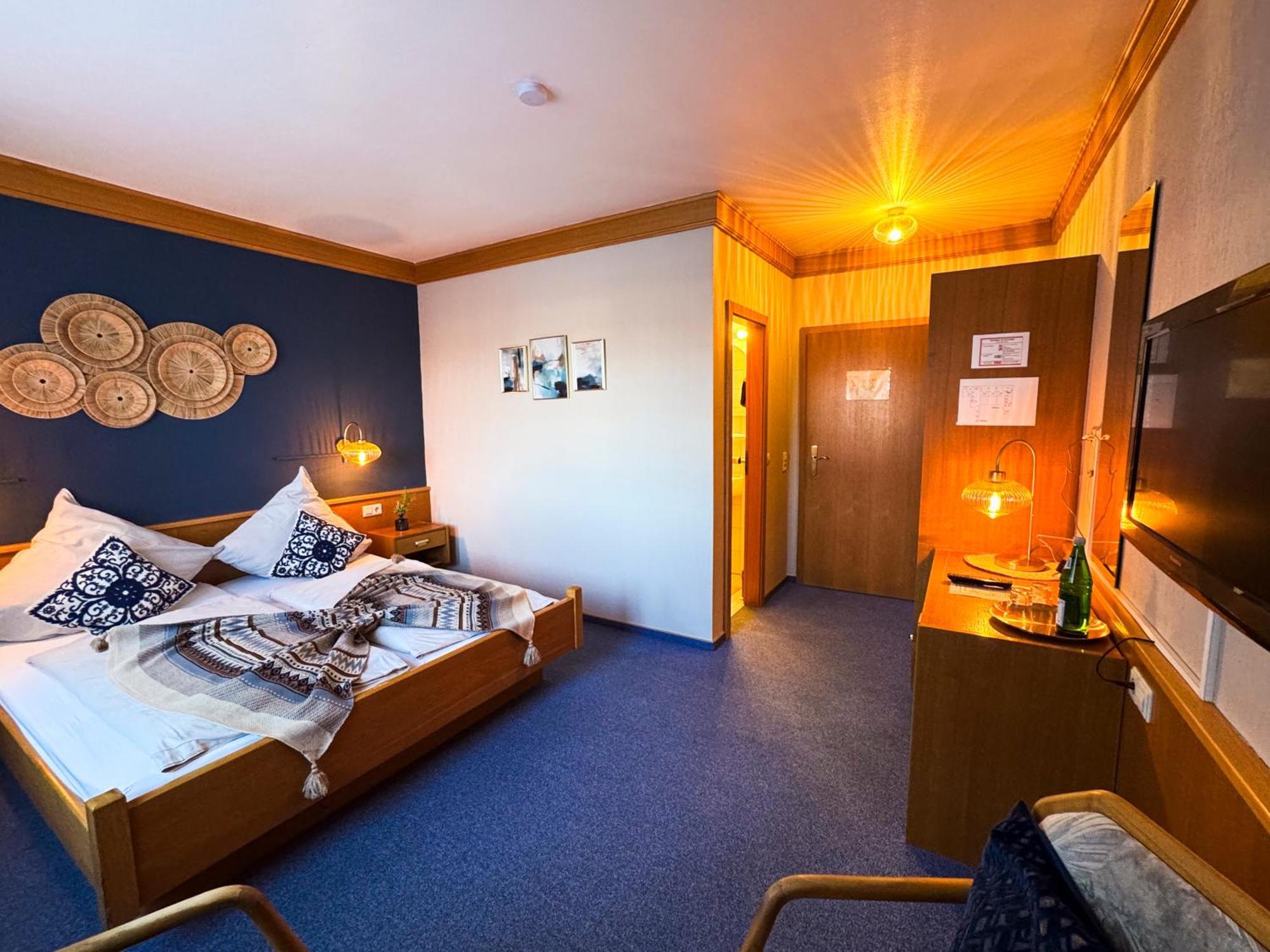 Hotel Guelser Weinstube Koblenz  Bagian luar foto