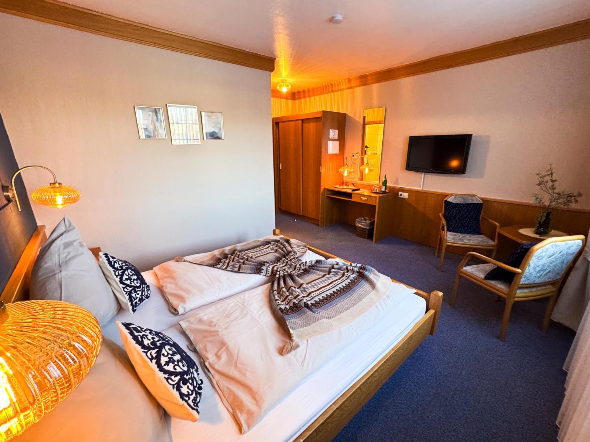 Hotel Guelser Weinstube Koblenz  Bagian luar foto