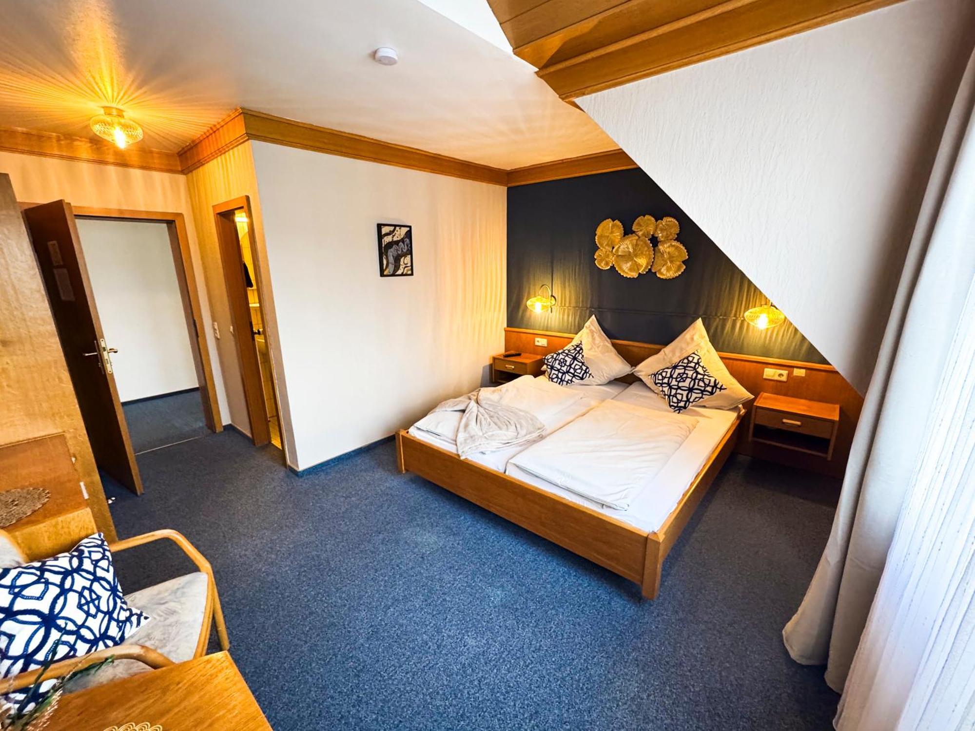 Hotel Guelser Weinstube Koblenz  Bagian luar foto