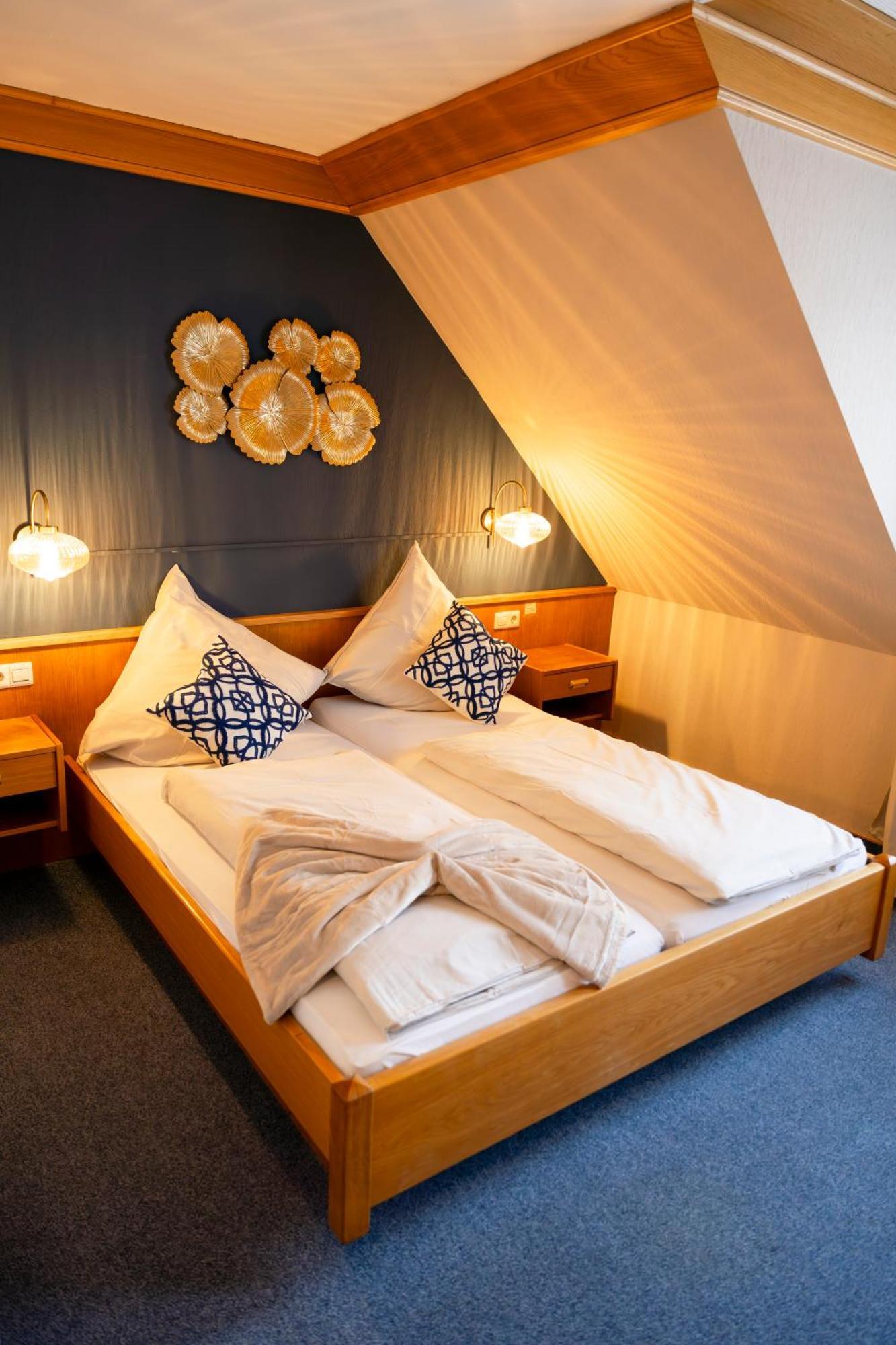 Hotel Guelser Weinstube Koblenz  Bagian luar foto
