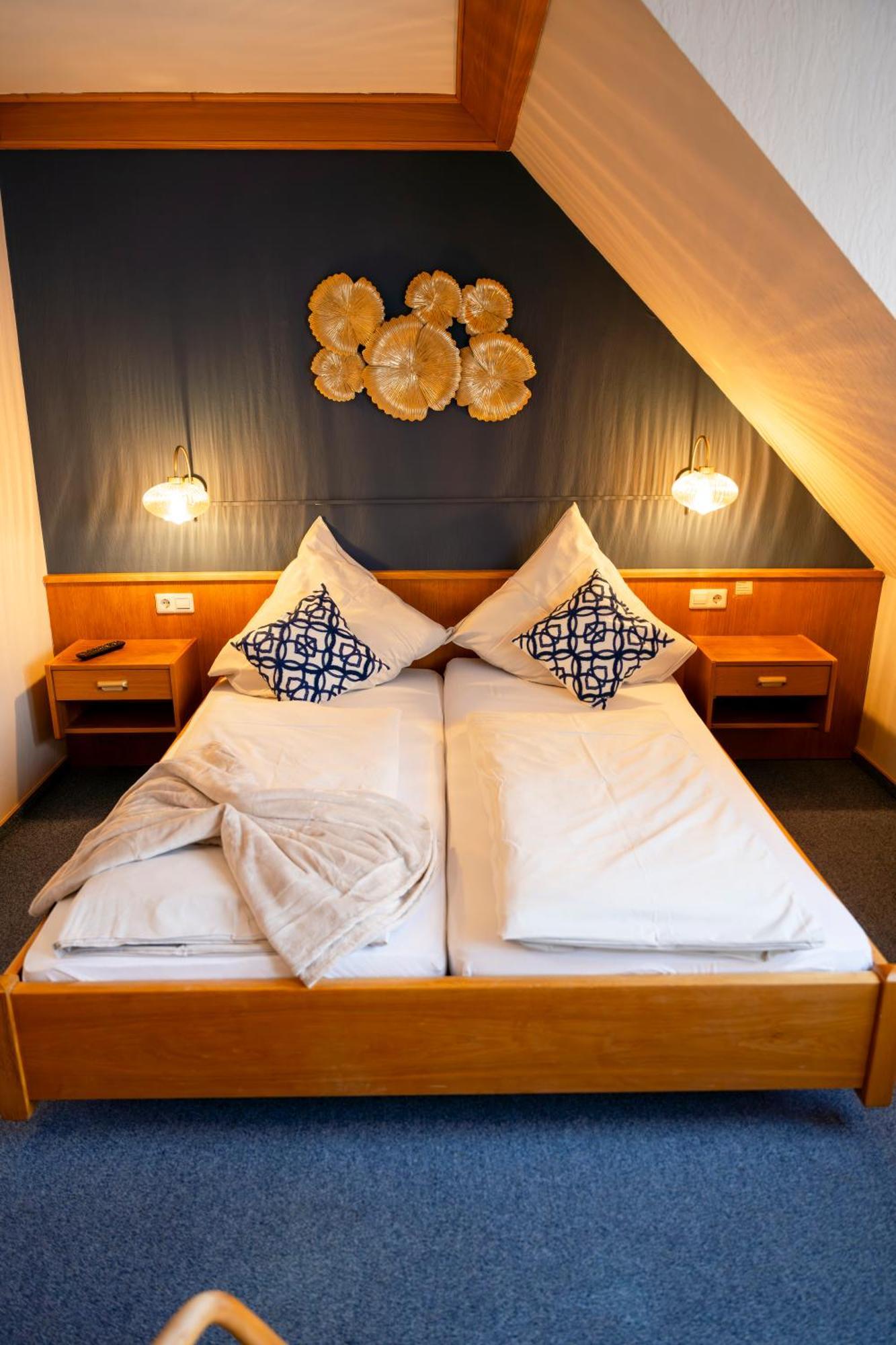 Hotel Guelser Weinstube Koblenz  Bagian luar foto