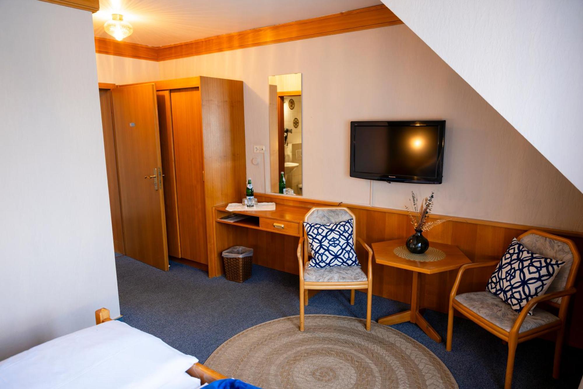 Hotel Guelser Weinstube Koblenz  Bagian luar foto