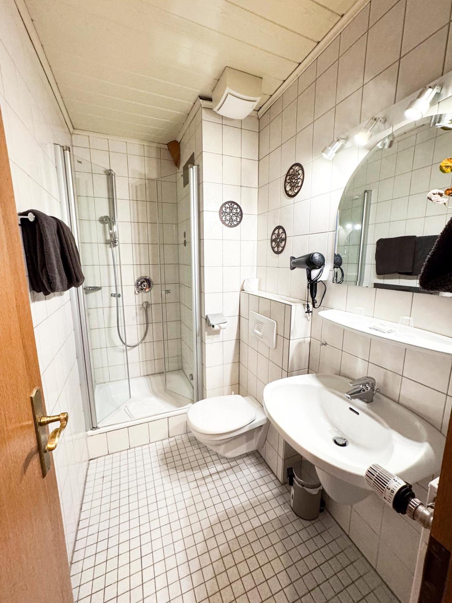 Hotel Guelser Weinstube Koblenz  Bagian luar foto