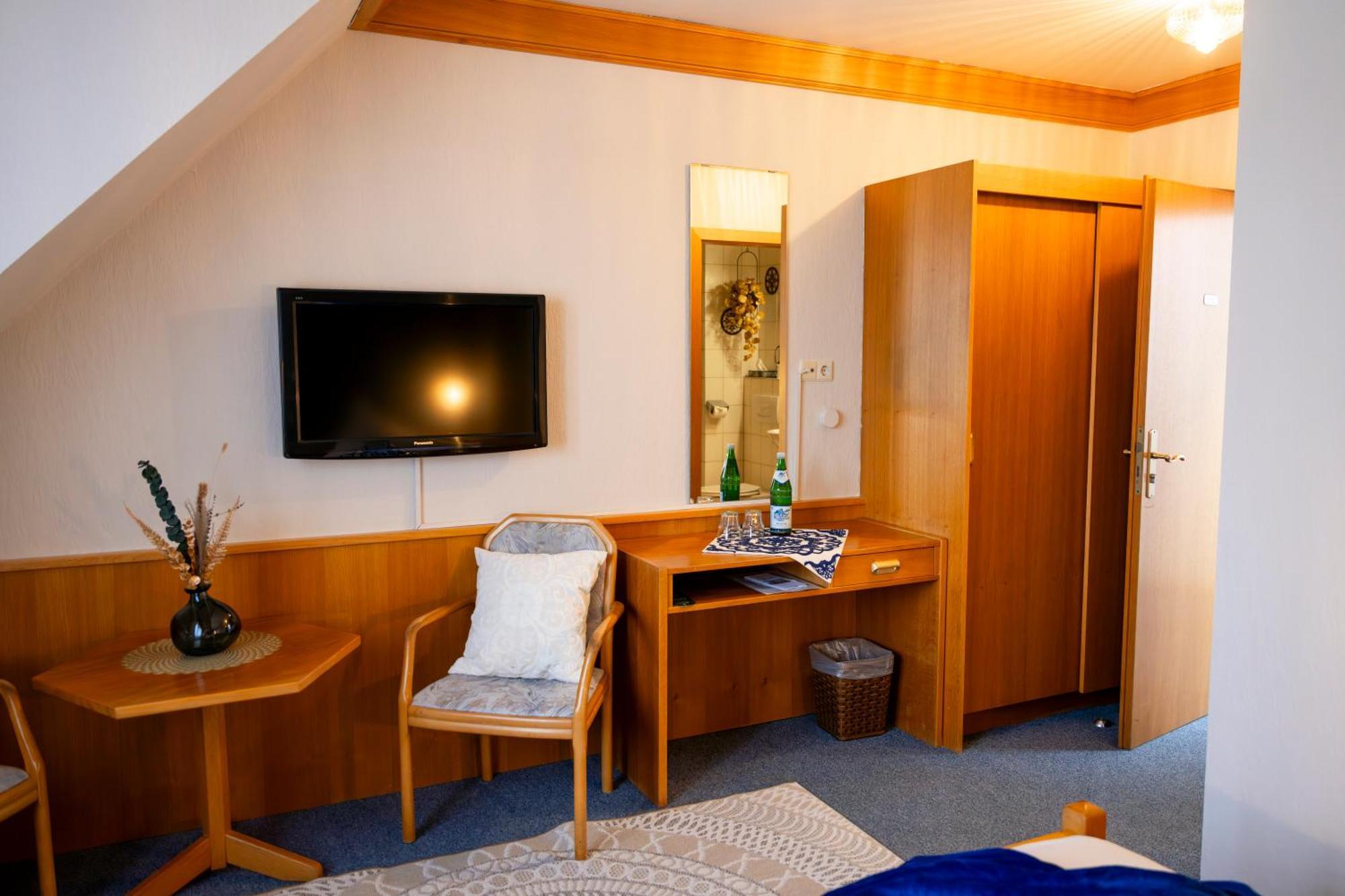 Hotel Guelser Weinstube Koblenz  Bagian luar foto