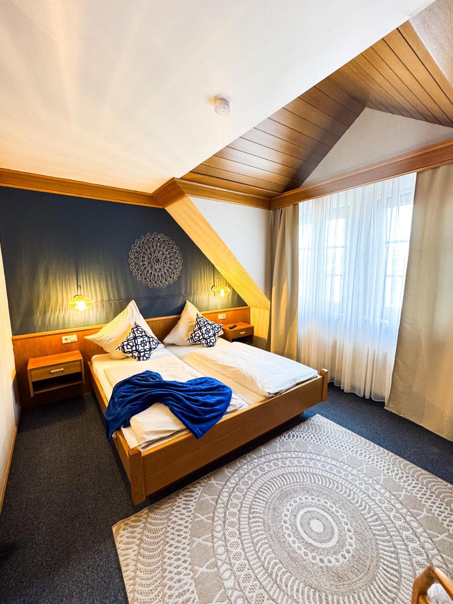 Hotel Guelser Weinstube Koblenz  Bagian luar foto