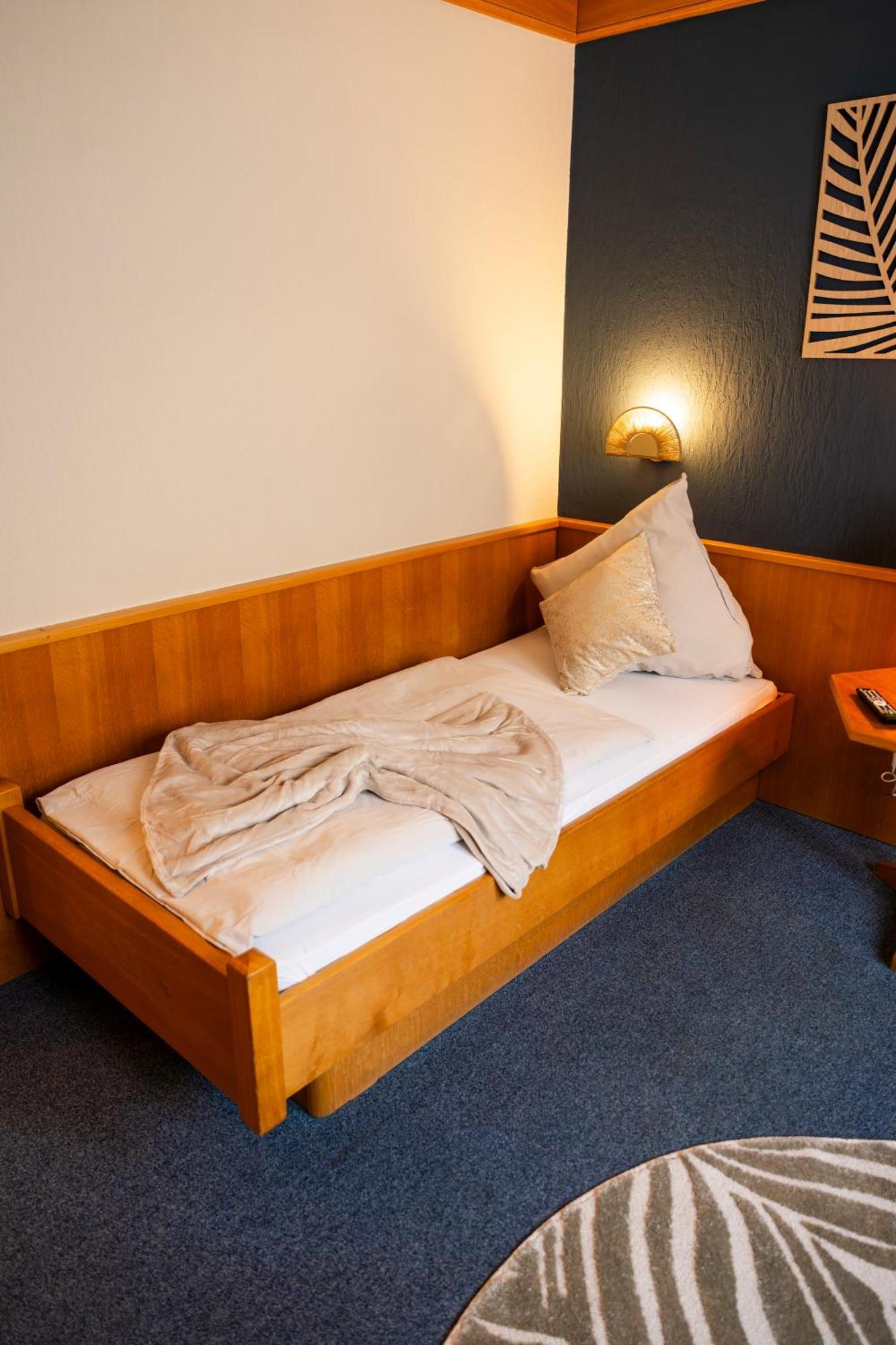 Hotel Guelser Weinstube Koblenz  Bagian luar foto